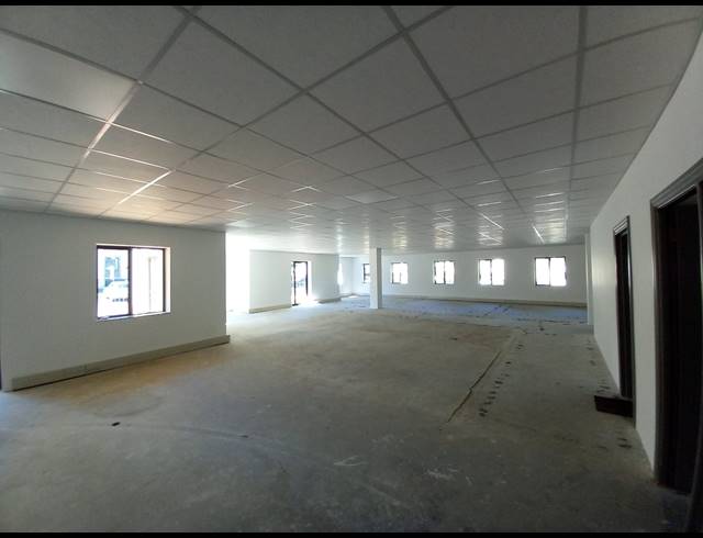 702M² OFFICE TO LET IN BRYANSTON